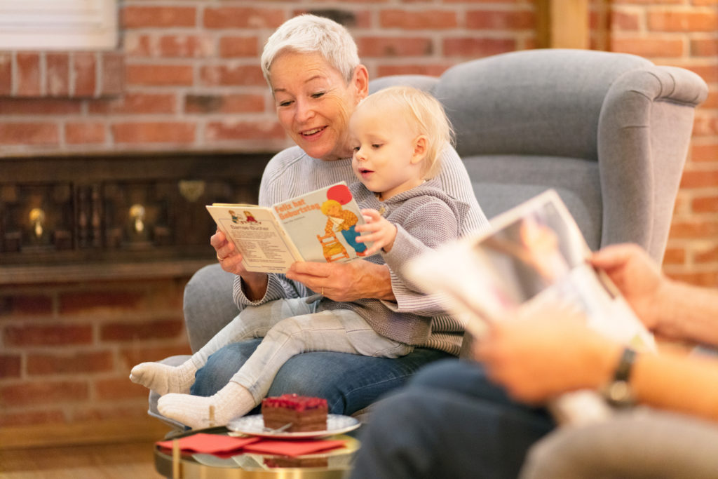 Oma mit Enkelkind bei Averbeck